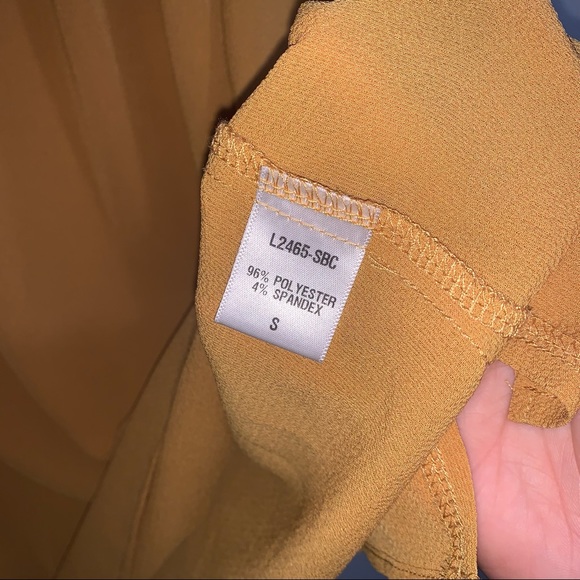 🌷5/$20 Women’s Mustard Color Sleeveless Top - Picture 3 of 6